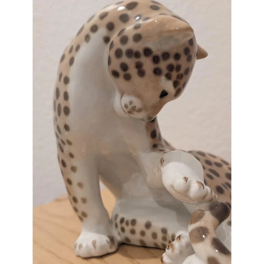 Lomonosov Porcelain Cheetah  (RARE)  Excellent Condition